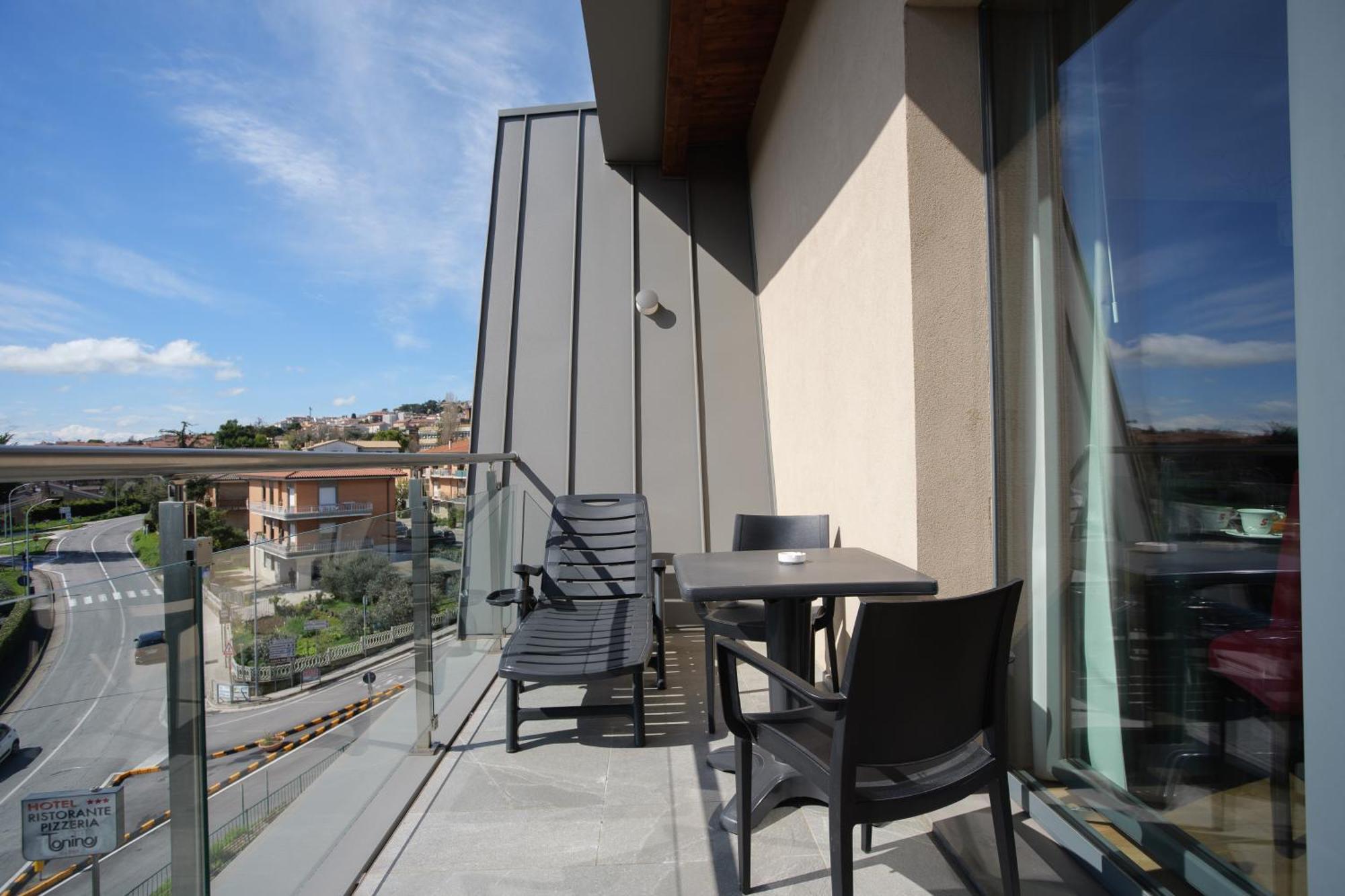 Hotel Ristorante Da Tonino Recanati Exterior foto