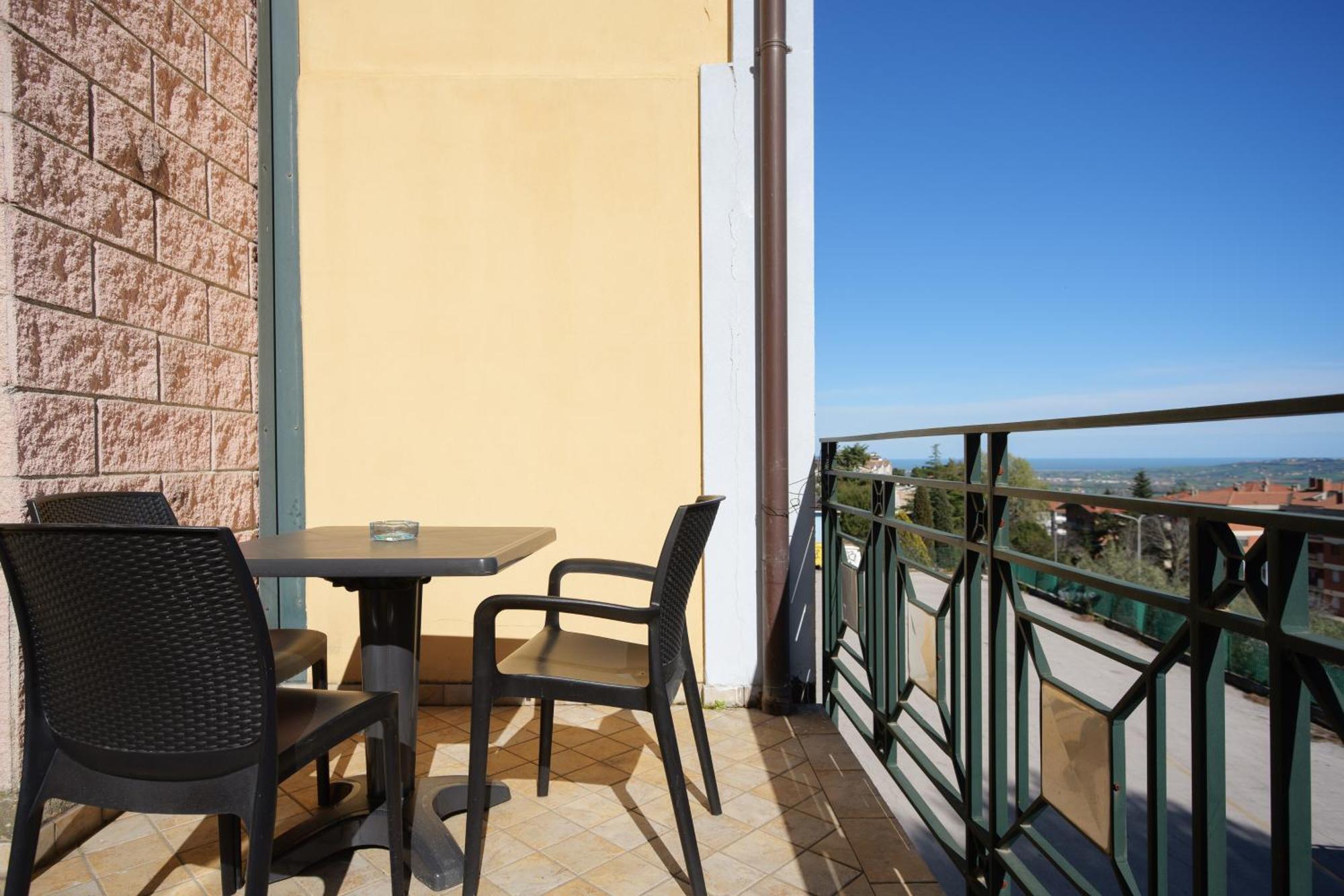 Hotel Ristorante Da Tonino Recanati Exterior foto